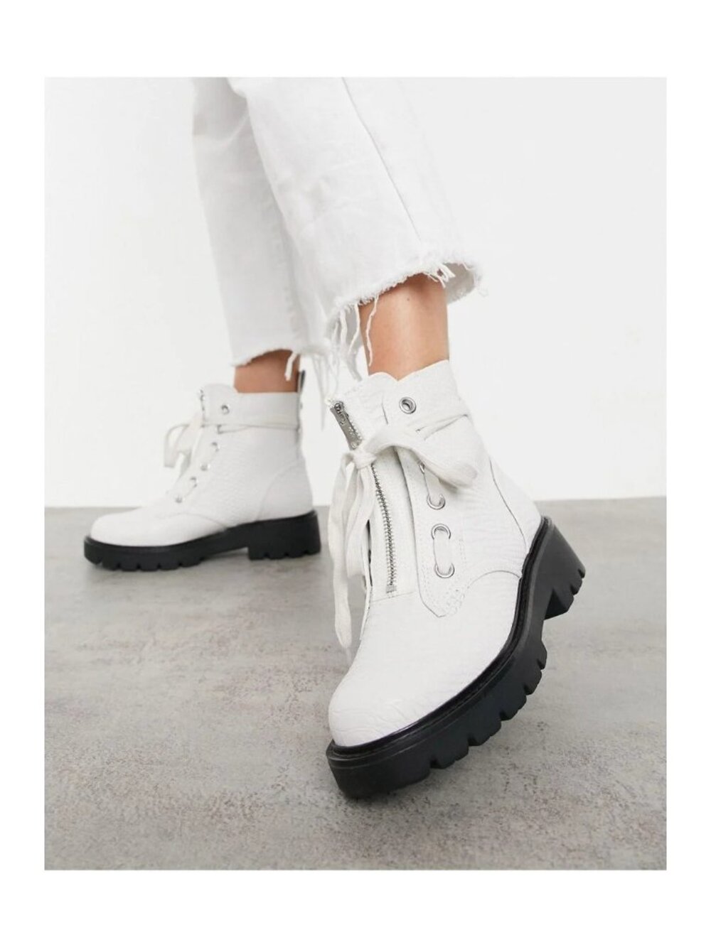UGG Darren Combat Boots Snake Embossed White Women's US 7W - SAMPLE BOOTS - Picture 2 of 10